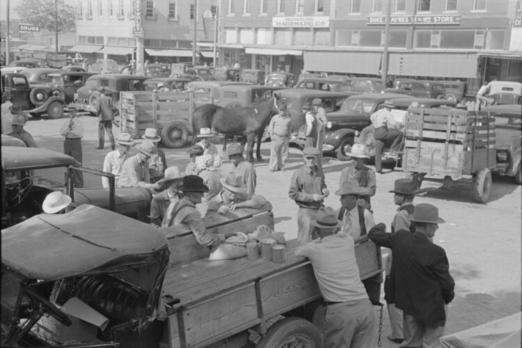 Great Depression image of a farmer's market being held in the parking lot around the Weatherford, Texas courthouse square